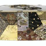 A SOFT-METAL-INLAID BOX AND COVER - Foto 4