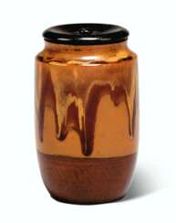 AN IMITATION-STONEWARE LACQUER TEA CADDY (CHAIRE)