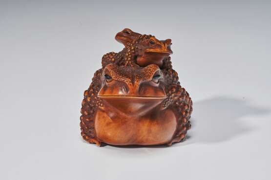 A CARVED WOOD SCULPTURE OF TOADS - photo 1