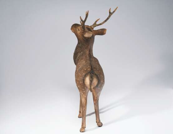 A CARVED WOOD SCULPTURE OF A DEER - фото 3
