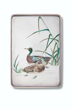 A CLOISONN&#201; ENAMEL INLAID SILVER AND SHIBUICHI BOX AND COVER - photo 1