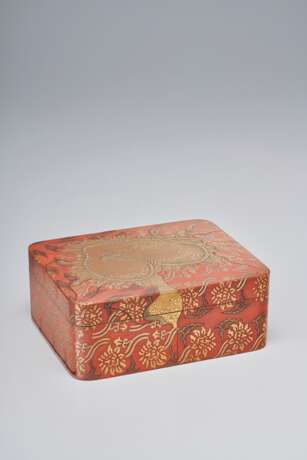 A LACQUER BOX AND COVER - photo 1