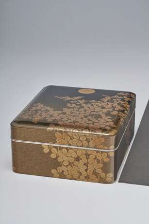 A LACQUER BOX AND COVER - photo 3