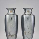 A PAIR OF SILVER PRESENTATION VASES - Foto 3
