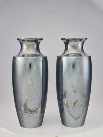 A PAIR OF SILVER PRESENTATION VASES - photo 3
