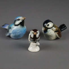 Drei Vogelfiguren
