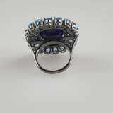 Topas-Saphir-Ring- 925er Silber, Ringkopf besetzt mit blauem Saphir 16.6ct, umgeben von winzigen Diamanten (zus.0,4ct) und blauen Topasen, Ring Größe 56, Gewicht ca. 15,4g - Foto 4