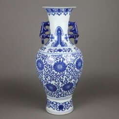 Blau-weiße Vase