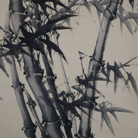 Chinesisches Rollbild – Bambus, Tusche und Farbe auf Papier, ca. 119 x 67,5cm, als Rollbild aufgezogen, Textilumrandung, Knitterspuren - Foto 4