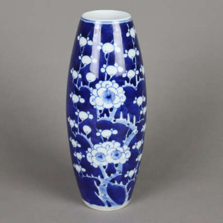 Vase mit Blütendekor - Foto 1