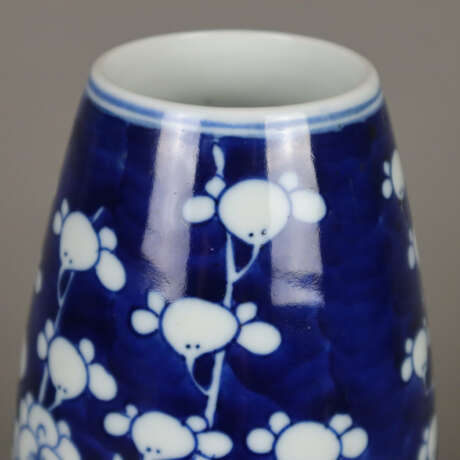 Vase mit Blütendekor - Foto 2