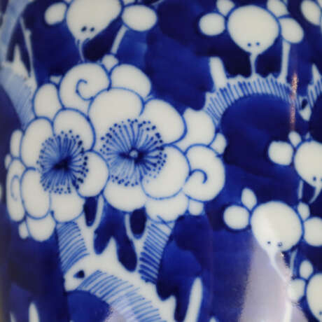 Vase mit Blütendekor - фото 5