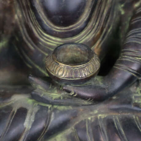 Bronzefigur des Buddha Shakyamuni - фото 4