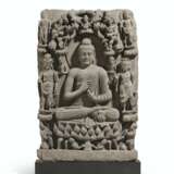 A RARE GRAY SCHIST RELIEF TRIAD OF BUDDHA SHAKYAMUNI FLANKED BY BODHISATTVAS - фото 1