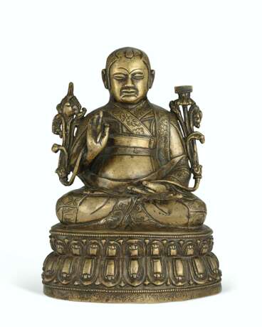 A SILVER- AND COPPER-INLAID FIGURE OF LOWO KENCHEN SONAM LHUNDRUP (CIRCA 1441-1532) - photo 1