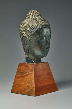 A BRONZE HEAD OF BUDDHA - фото 2