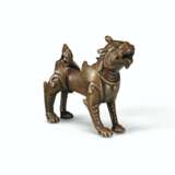 A COPPER FIGURE OF A WINGED LION - фото 3