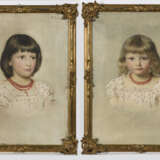 Zwei Kinderporträts seiner Töchter in dekorativen Rahmen - Foto 1