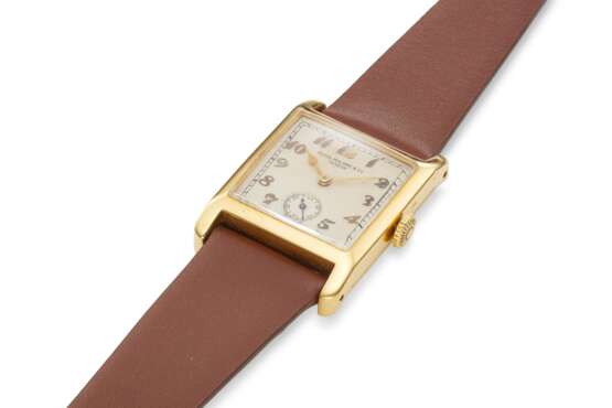 Patek Philippe. PATEK PHILIPPE, 18K YELLOW GOLD, SQUARE SHAPED - photo 2