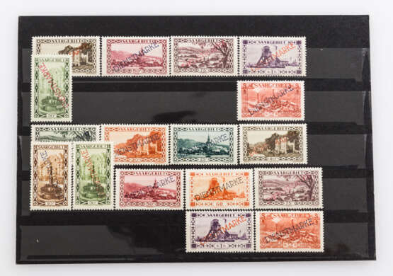 Saargebiet / Saarland - aus 1929 - ca. 1955 auf 13 großen Steckkarten mit tadellosen postfrischen Marken und Sätzen, - Foto 3