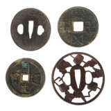 2 Tsuba und 2 Münzen Japan/China - photo 1
