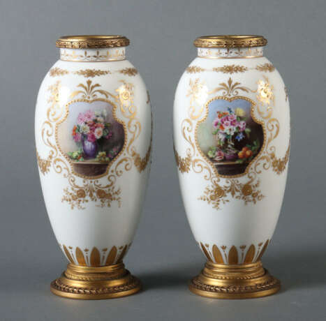 2 Vasen mit Metallmontur 19./20. Jahrhundert - photo 1