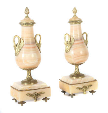 Kaminuhr-Beisteller in Vasenform Ende 19. Jahrhundert - Foto 1
