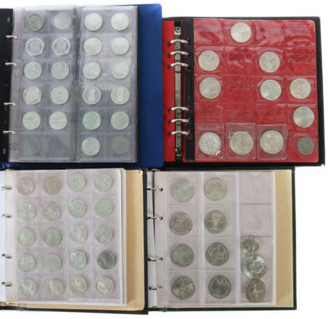 4 Münzalben Sammlung bestehend aus: ca. 135 5 DM-Münzen - фото 1