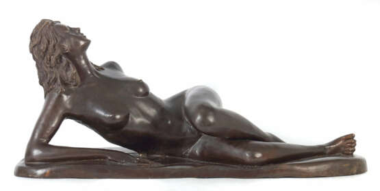 Bildhauer des 20. Jahrhundert ''Liegender Damenakt'' - фото 1