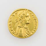 Sizilien / Gold - Augustalis nach 1231 / Messina, Friedrich II. (1197-1250), Avers: Geharnischtes Brustbild n.r. mit Lorbeerkranz und umgelegtem Mantel, - фото 1