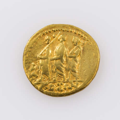 Daker / Gold - Goldstater ca. 50-25 v. Chr., Avers: Magistrat zwischen 2 Liktoren, - Foto 1