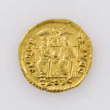 Spätantike / Gold - Solidus 367-375 n.Chr. / Trier, Gratian, Avers: Büste des Gratian n.r., - фото 2
