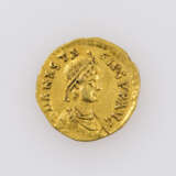 Byzanz / Gold - Gold-Tremissis Constantinopolis, Anastasius I. (491-518 n.Chr.), Avers: Büste des Anastasius n.r., - Foto 1