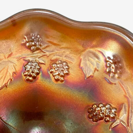 Bonbonniere “Blackberry candy bowl. Fenton, USA, carnival glass, handmade, 1907-1920”, Fenton, Iridescent glass, USA, 1907 - photo 2