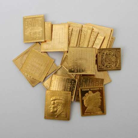 GOLDENE Briefmarken mit Schwerpunktthematik "Die ältesten Briefmarken"- Zusammenstellung bestehend aus 25 Briefmarken in Gold, - photo 1