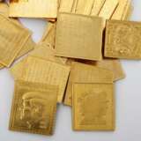 GOLDENE Briefmarken mit Schwerpunktthematik "Die ältesten Briefmarken"- Zusammenstellung bestehend aus 25 Briefmarken in Gold, - Foto 2