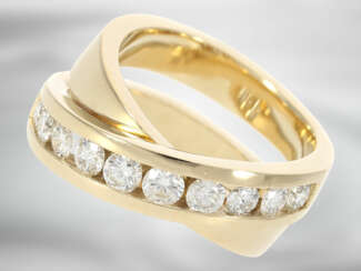 Ring: sehr schöner "Crossover" Ring mit Brillanten, insgsamt ca. 0,8ct, 14K Gelbgold