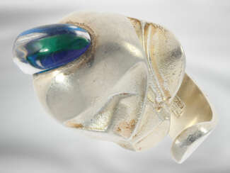 Ring: Designerring "Yarra's Helmet" aus der Manufaktur Lapponia, mit Acryl, Sterlingsilber, Finnland 1974