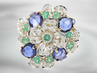 Ring: hochdekorativer Designer-Ring mit Saphiren, Smaragden und Brillanten, insgesamt ca. 5,8ct, 14K Gold, neuwertig und ungetragen