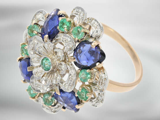Ring: hochdekorativer Designer-Ring mit Saphiren, Smaragden und Brillanten, insgesamt ca. 5,8ct, 14K Gold, neuwertig und ungetragen - photo 2