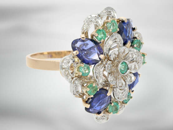 Ring: hochdekorativer Designer-Ring mit Saphiren, Smaragden und Brillanten, insgesamt ca. 5,8ct, 14K Gold, neuwertig und ungetragen - photo 3