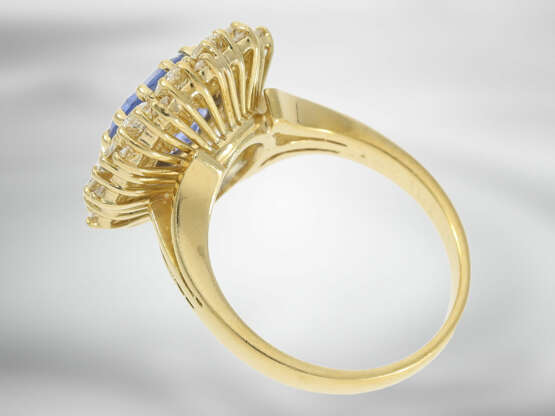Ring: klassischer, sehr dekorativer Brillantring mit einem unbehandelten Ceylon-Saphir von ca. 3,4ct, 18K Gold, mit GRS Gemstone Report aus der Schweiz - Foto 3