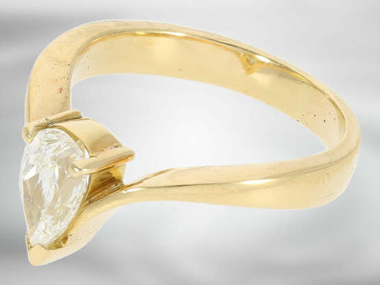 Ring: schöner vintage Goldschmiedering mit Diamant im Tropfenschliff von ca. 0,93ct, 18K Gold, Handarbeit - Foto 2