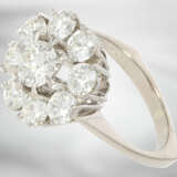 Ring: hochfeiner Brillantring in Spitzenqualität, Blütenform, 2,65ct Top Wesselton/VVS - photo 2