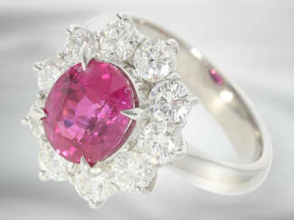 Ring: hochwertiger Brillantring mit pinkfarbenem, natürlichem Burma-Saphir in der extrem seltenen Qualität "vivid pink" von 3,30ct, Platin, mit GRS Report aus der Schweiz
