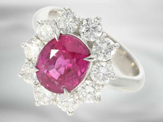 Ring: hochwertiger Brillantring mit pinkfarbenem, natürlichem Burma-Saphir in der extrem seltenen Qualität "vivid pink" von 3,30ct, Platin, mit GRS Report aus der Schweiz - photo 4