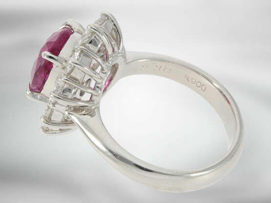 Ring: hochwertiger Brillantring mit pinkfarbenem, natürlichem Burma-Saphir in der extrem seltenen Qualität "vivid pink" von 3,30ct, Platin, mit GRS Report aus der Schweiz - photo 5