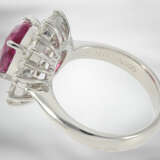 Ring: hochwertiger Brillantring mit pinkfarbenem, natürlichem Burma-Saphir in der extrem seltenen Qualität "vivid pink" von 3,30ct, Platin, mit GRS Report aus der Schweiz - photo 5