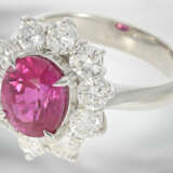 Ring: hochwertiger Brillantring mit pinkfarbenem, natürlichem Burma-Saphir in der extrem seltenen Qualität "vivid pink" von 3,30ct, Platin, mit GRS Report aus der Schweiz - photo 6