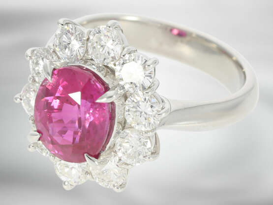 Ring: hochwertiger Brillantring mit pinkfarbenem, natürlichem Burma-Saphir in der extrem seltenen Qualität "vivid pink" von 3,30ct, Platin, mit GRS Report aus der Schweiz - photo 7